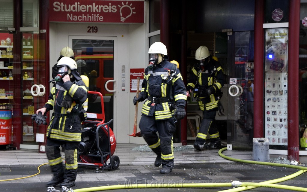 Feuer 2 Koeln Nippes Neusserstr P119.JPG - Miklos Laubert